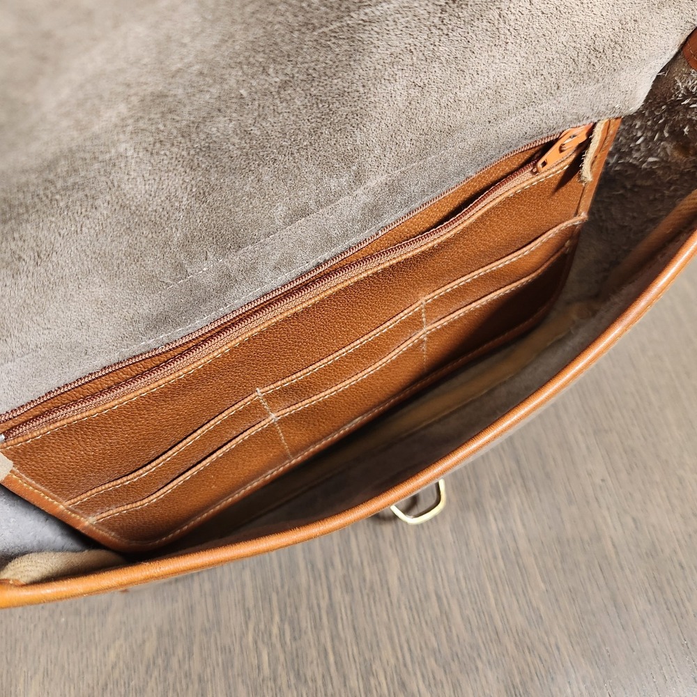 Vintage Dooney & Bourke All-Weather Leather Taupe Tan Crossbody Bag Purse Charm - Picture 14 of 16